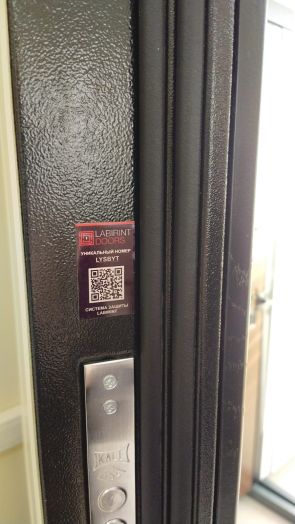 Входная дверь Лабиринт GRAND с зеркалом Панорама Белый софт