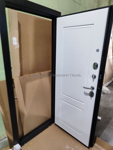 Дверь в квартиру утепленная белая эмаль