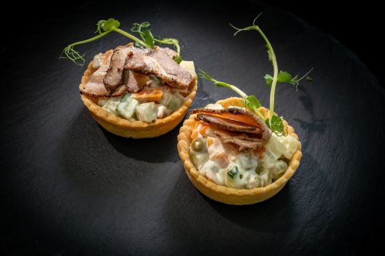 Тарталетки с салатом "Мясной"