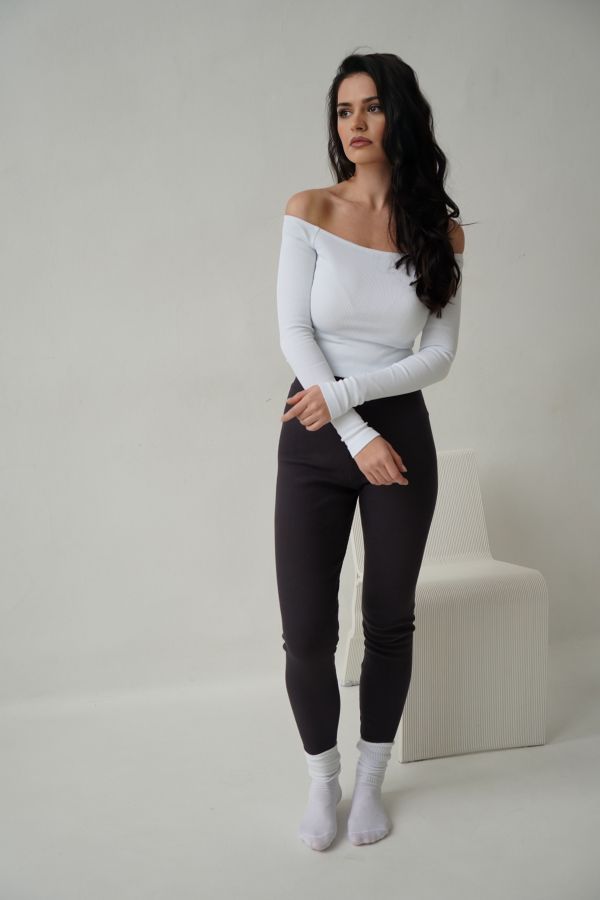 Топ с открытыми плечами белый