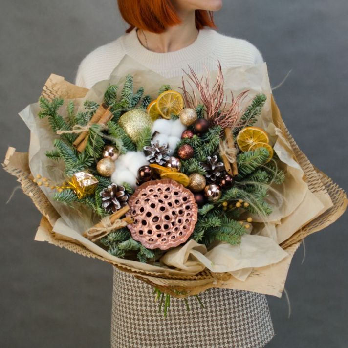 Зимний букет с нобилисом и лотосом "Новогодняя сказка"