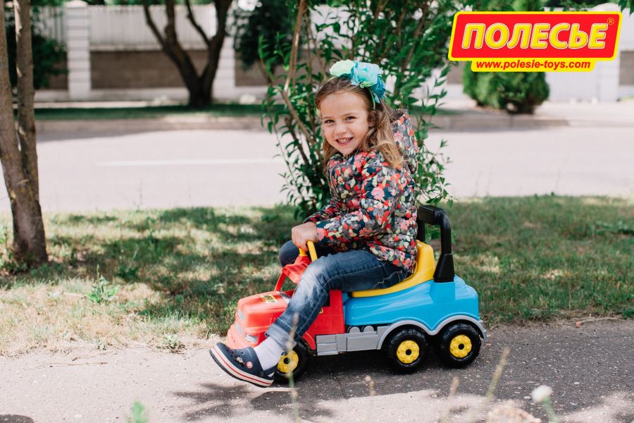 Каталка-автомобиль "Буран" №2 (красно-голубая)