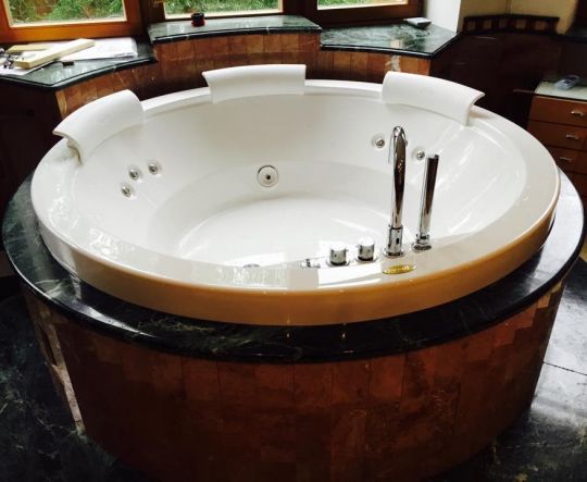 Изображение Гидромассажная круглая ванна Jacuzzi Nova встраиваемая или отдельностоящая 180x180