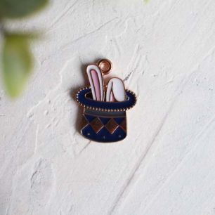 Подвеска металлическая - Уши зайца в шляпе 2 см.