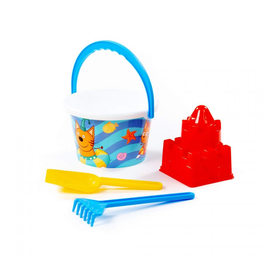 Песочный набор "Три кота и море приключений" №3: Ведро среднее с наклейкой, лопатка, грабельки, формочка (замок квадратный)