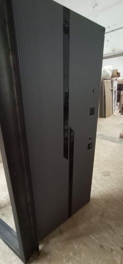 Входная дверь Лабиринт CARBON с зеркалом 19 Грей софт