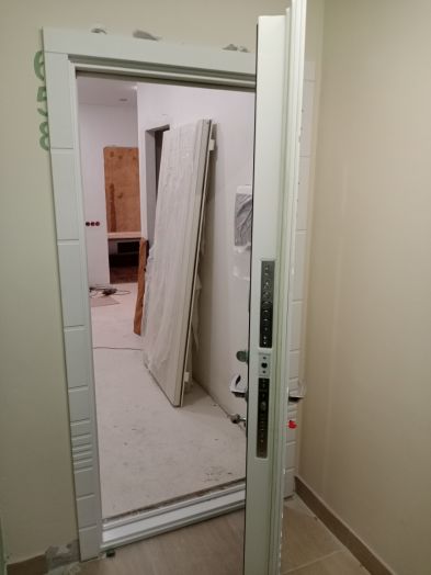 Входная дверь Лабиринт Трендо 29 Белый софт рельеф