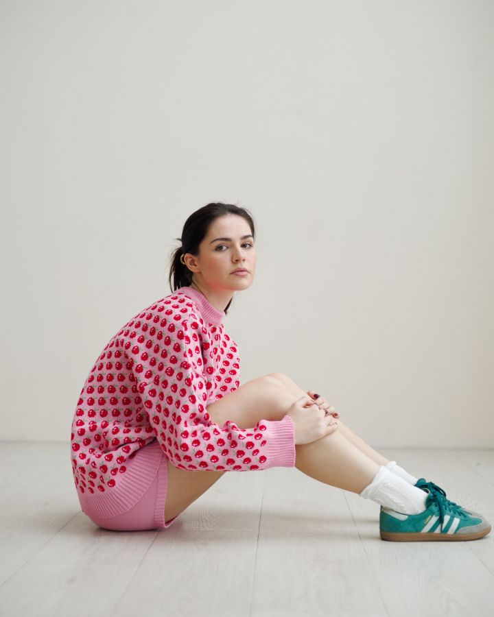 Свитер с вишенками