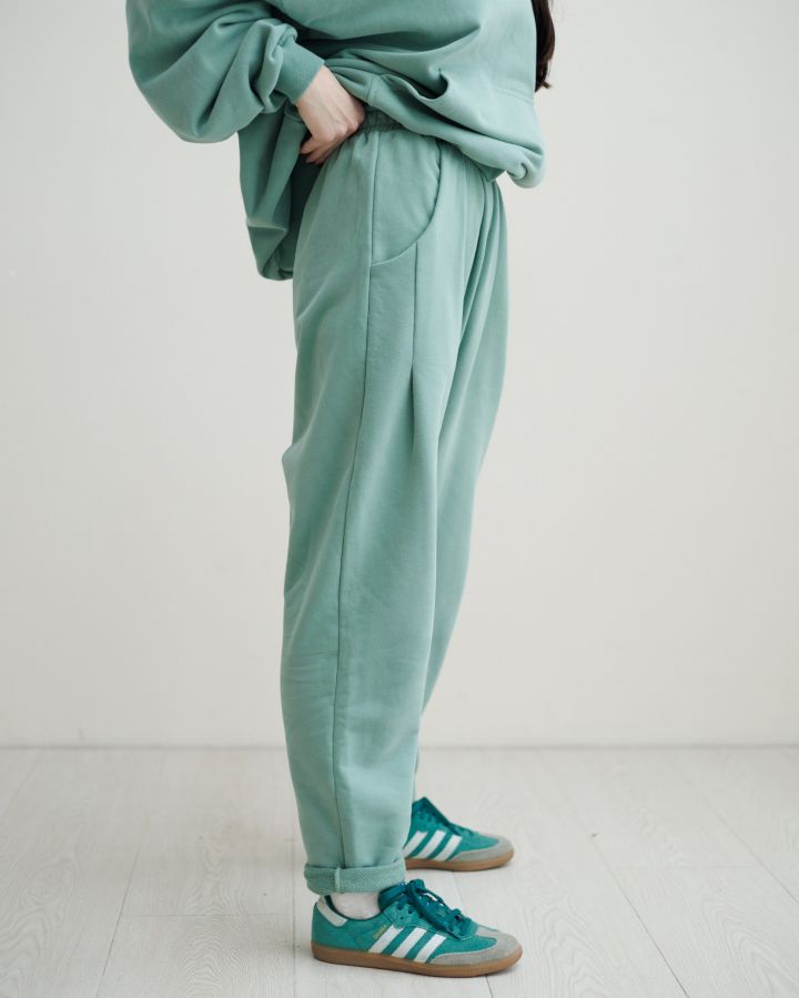 Брюки с защипами полынь