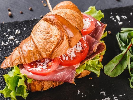 МИНИ КРУАССАН-САЛЯМИ