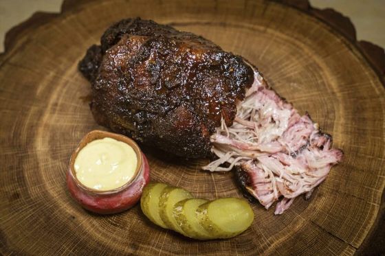 СВИНАЯ ЛОПАТКА КОПЧЕНАЯ В СМОКЕРЕ НА БЕЛОМ ДЫМЕ