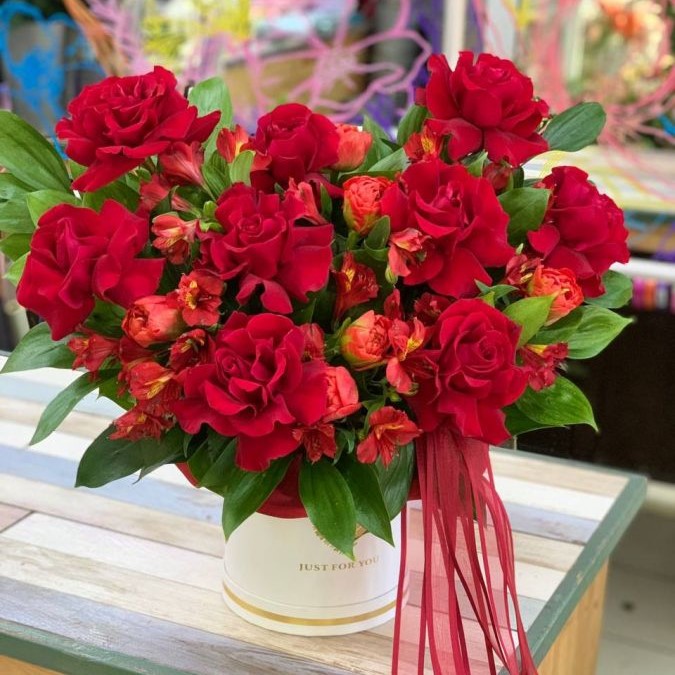 Композиция с Французскими розами к 8 Марта