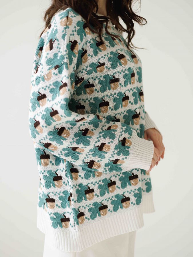 Свитер с желудями