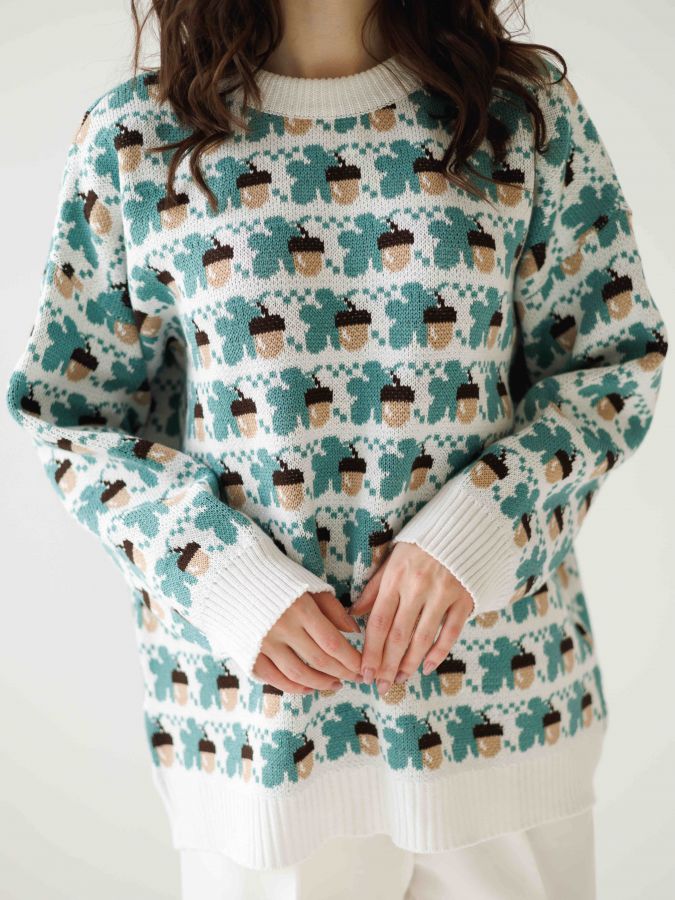 Свитер с желудями