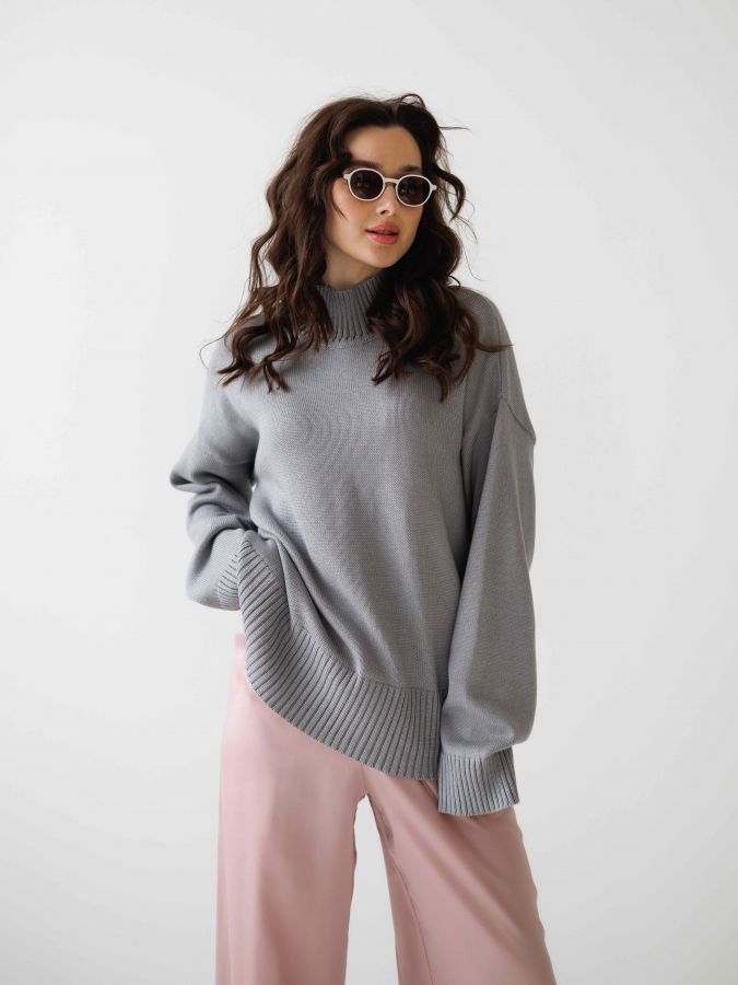 Свитер серый