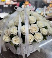 ВАУ- корзина из 75 Эквадорских роз и рускуса
