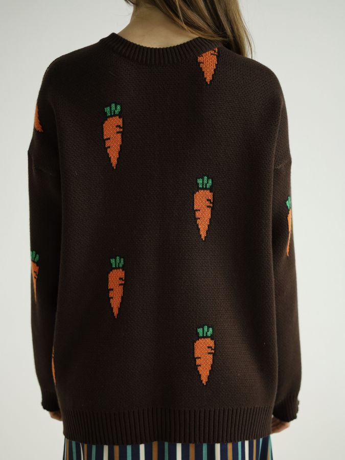 Свитер с морковками шоколад