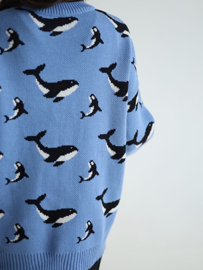 Свитер с китами