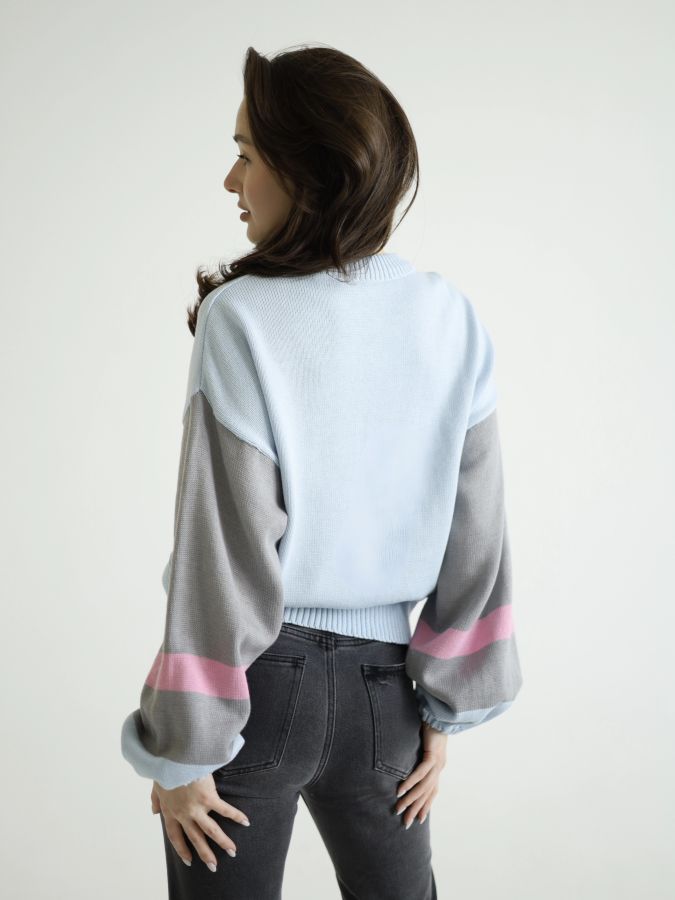 Свитер голубой с полосками на рукавах