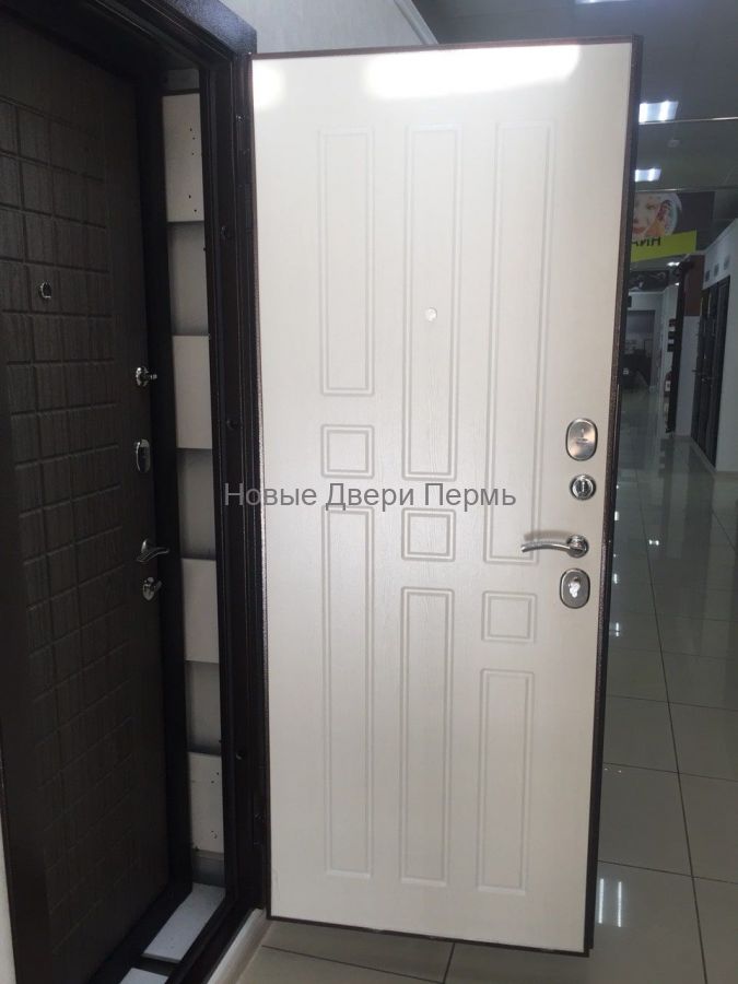 "БРИДЖ" Гарда  8мм. Белый ясень входная дверь в квартиру