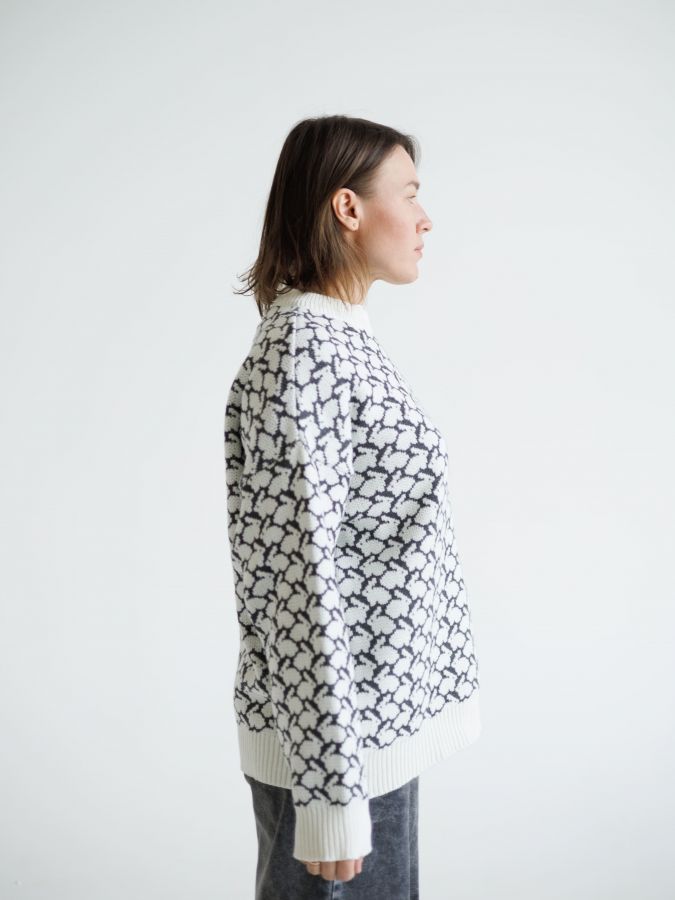 Свитер с кроликами