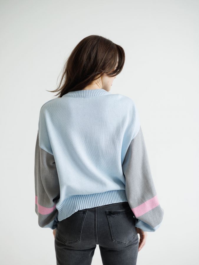 Свитер голубой с полосками на рукавах