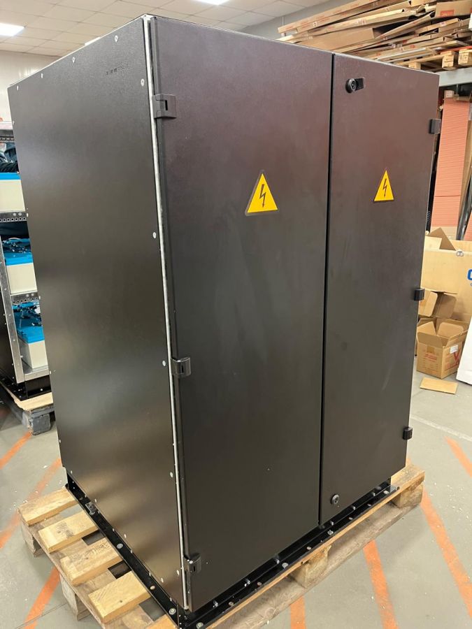 Батарейный шкаф 900×800×1340 мм – металлический, напольный, защитный