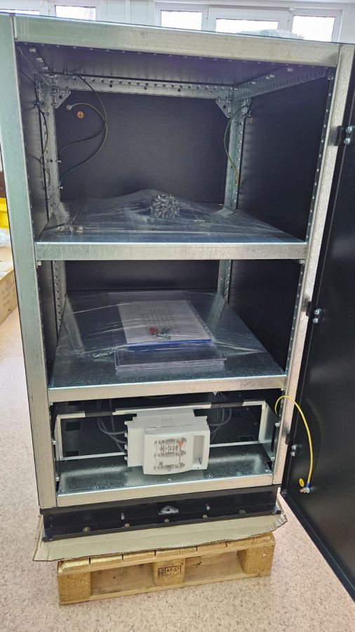 Батарейный шкаф 600×650×1050 мм – металлический, напольный, защитный