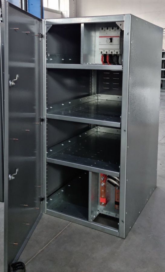 Батарейный шкаф 600×840×1400 мм IP31 – металлический, напольный, защитный