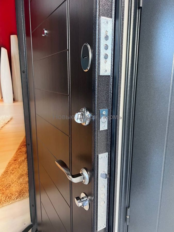 DELTA PRO MP Букле коричневый / ПВХ Лиственница темная квартирная дверь