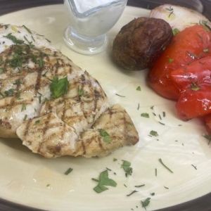 Куриная грудка с овощами гриль 350г