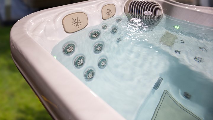 Бассейн Hydropool Serenity 6800 -  50 форсунок на шесть человек 216х216 ФОТО