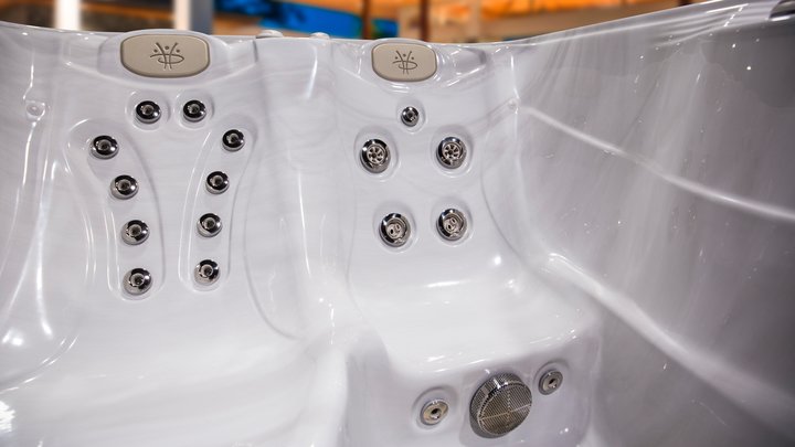 Бассейн Hydropool Serenity 6800 -  50 форсунок на шесть человек 216х216 ФОТО