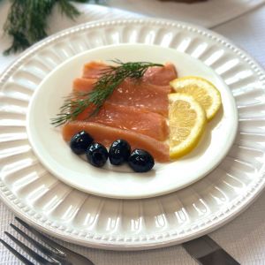 Кета малосольная с лимоном и маслинами 50г