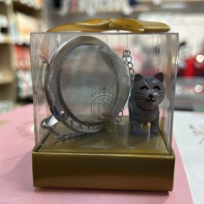 Ситечко в подарочной упаковке, Infusore Sfera in acciaio con ciondolo – gattino - La Via del Tè