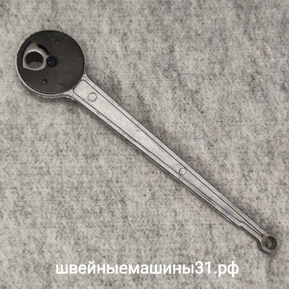 Шатун с эксцентриком (с кулачком) Bernette for Bernina Milan 3 и др. Длина 196 мм; диаметры отверстий 10 мм; 7,2 мм.    Цена 700 руб.