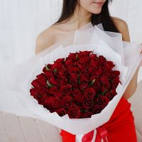 Розы красные 40 см в оформлении (от 15шт.)