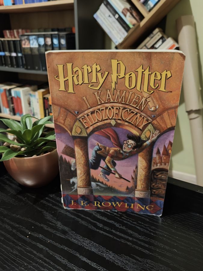 Harry Potter i kamień filozoficzny по-польски