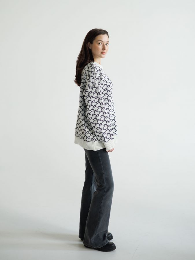 Свитер с кроликами