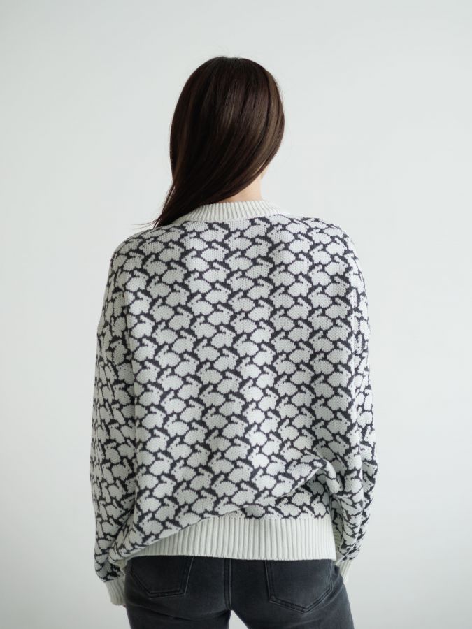 Свитер с кроликами