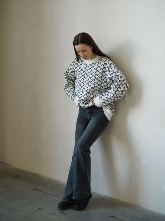 Свитер с кроликами