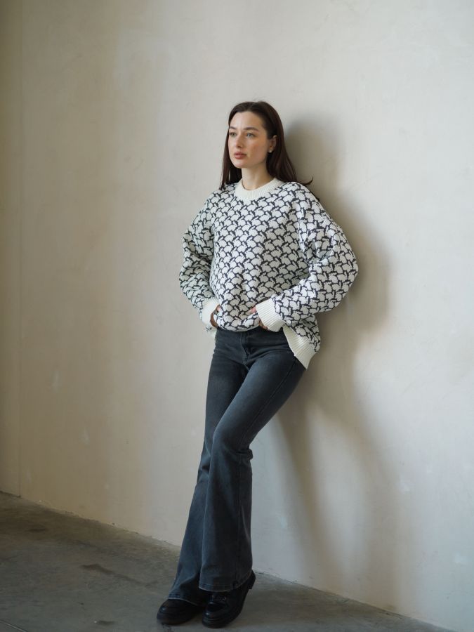 Свитер с кроликами