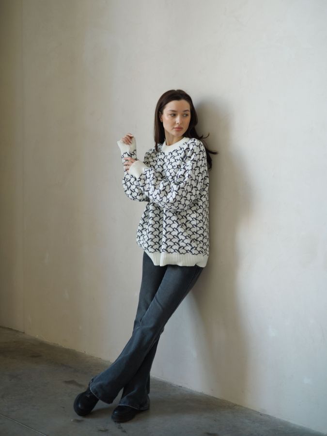 Свитер с кроликами