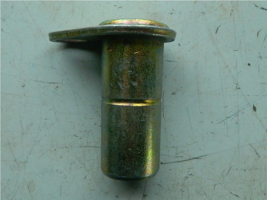 Палец поворотного гидроцилиндра погрузчик Molot 180