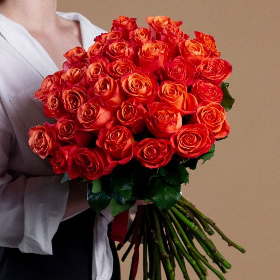 35 оранжевых роз
