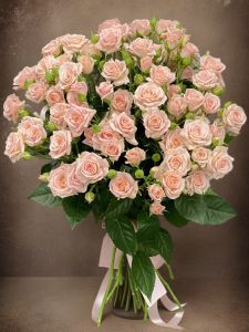 Букет из 15 роз кустовых