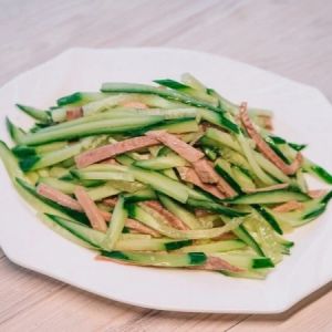 Салат говядина с огурцом 300г