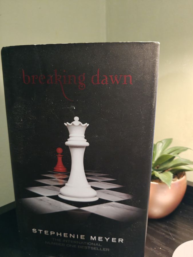 Breaking dawn by Stephenie Meyer