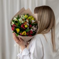 Букет из альстромерий