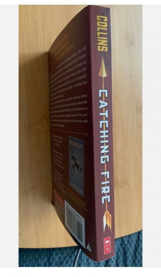 Catching Fire (The Hunger Games, Book 2) / Голодные игры